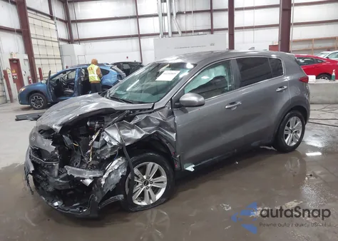 2018 Kia Sportage Lx z USA, uszkodzony, nr VIN KNDPMCAC2J7472299